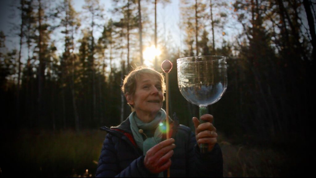 Anna with crystal bowl at Brännatjärn